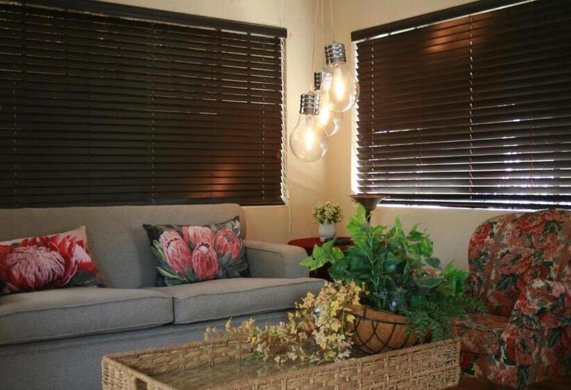 פנסיון Douglas Villas