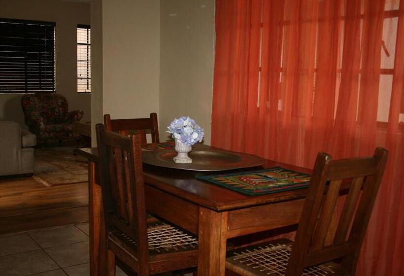 פנסיון Douglas Villas