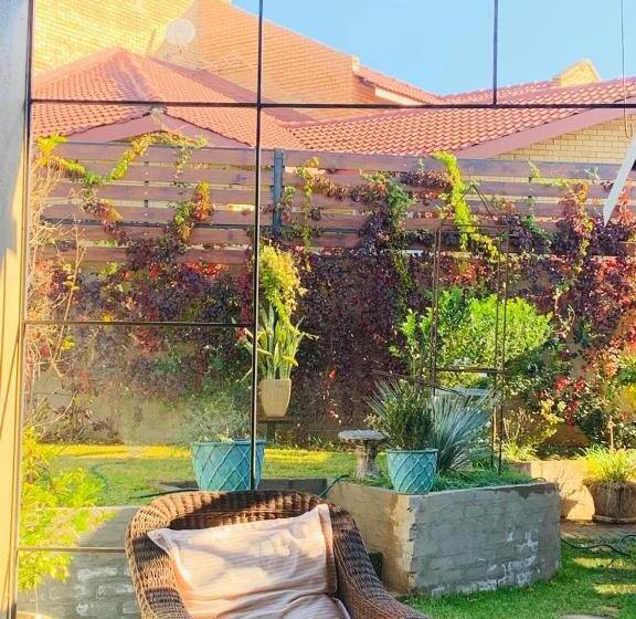 פנסיון Douglas Villas