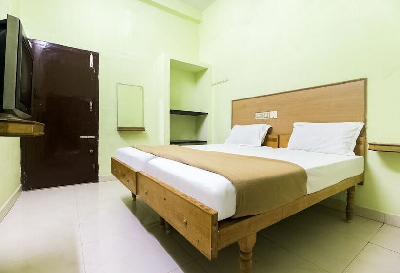 Spot On 61149 Hotel Sivanthi