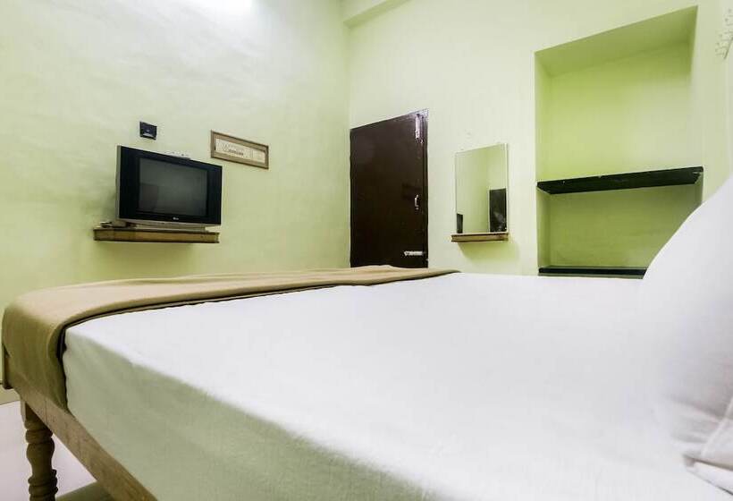 Spot On 61149 Hotel Sivanthi