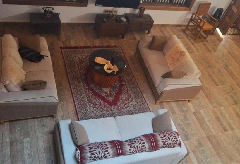 مبيت وإفطار Poonthanam Homestay