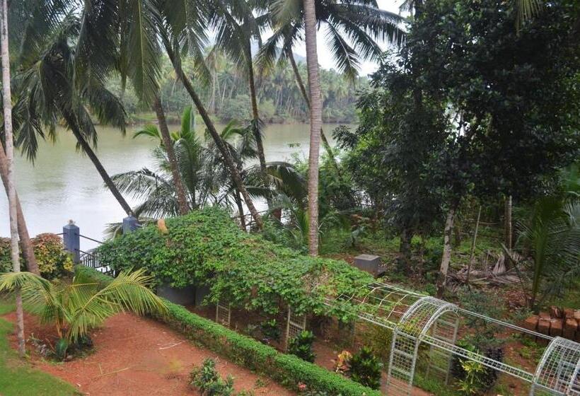 ベッドアンドブレックファースト Poonthanam Homestay