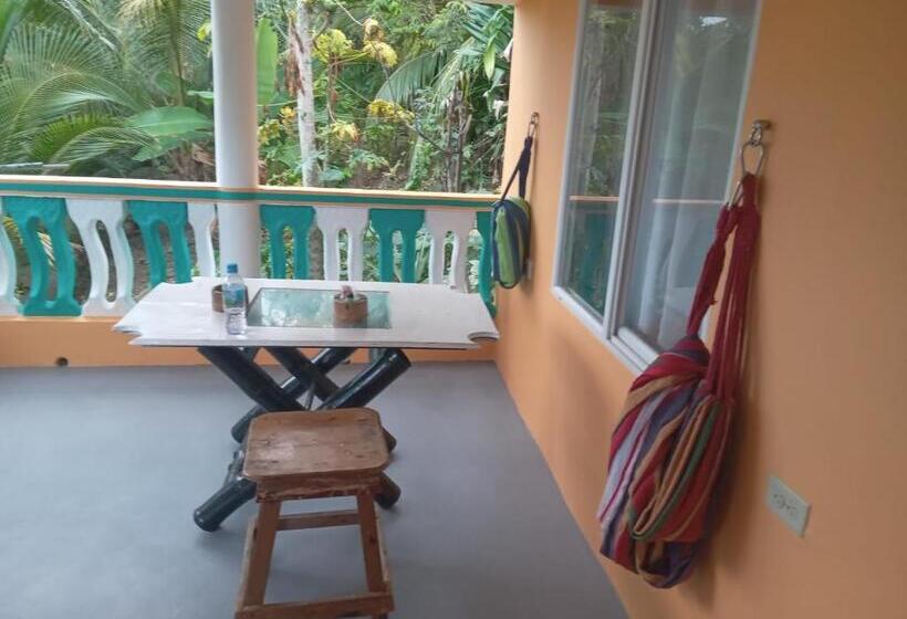 ベッドアンドブレックファースト Port Antonio Brian S Beach House