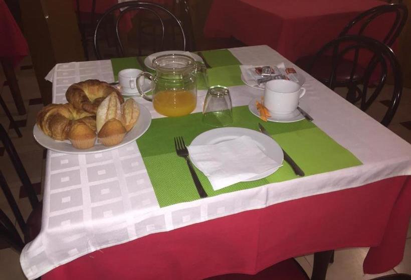 هتل Fonda Molinero