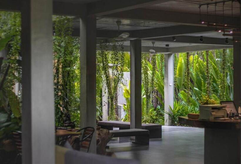 Larimar Hotel & Resort