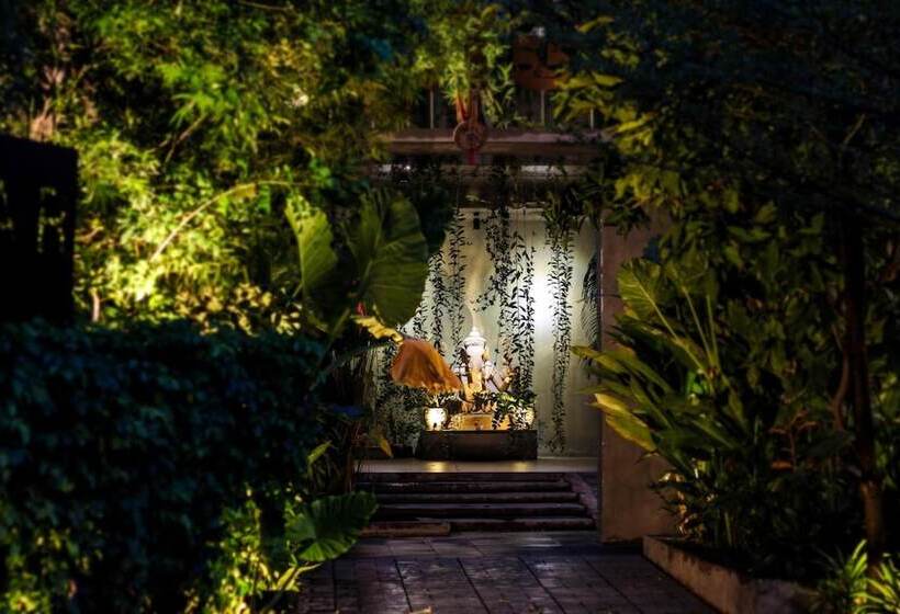 Larimar Hotel & Resort