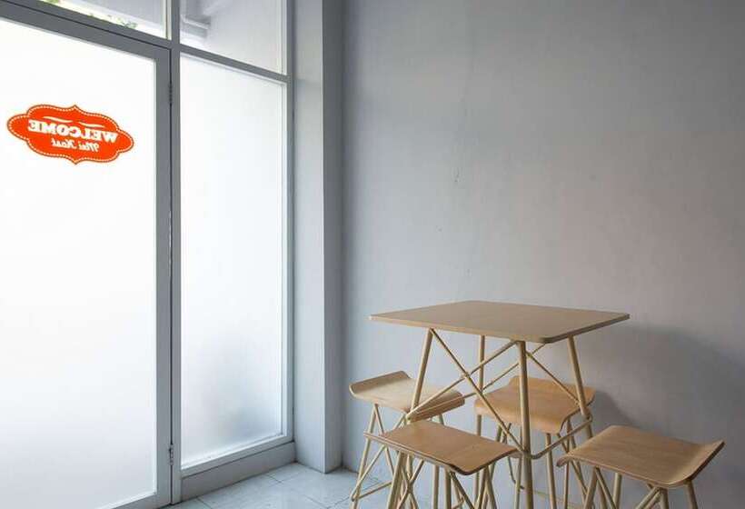 ペンション Reddoorz Plus Syariah @ Raya Nginden 2