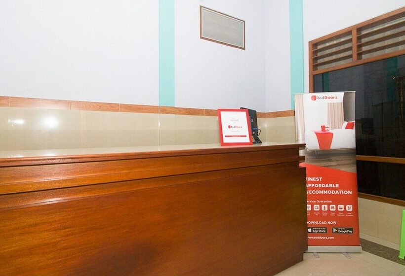 بنسيون Reddoorz Syariah Near Alun Alun Bojonegoro