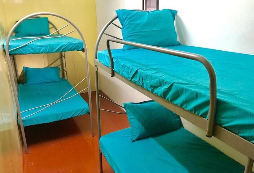 B&l Islanders Inn   Hostel