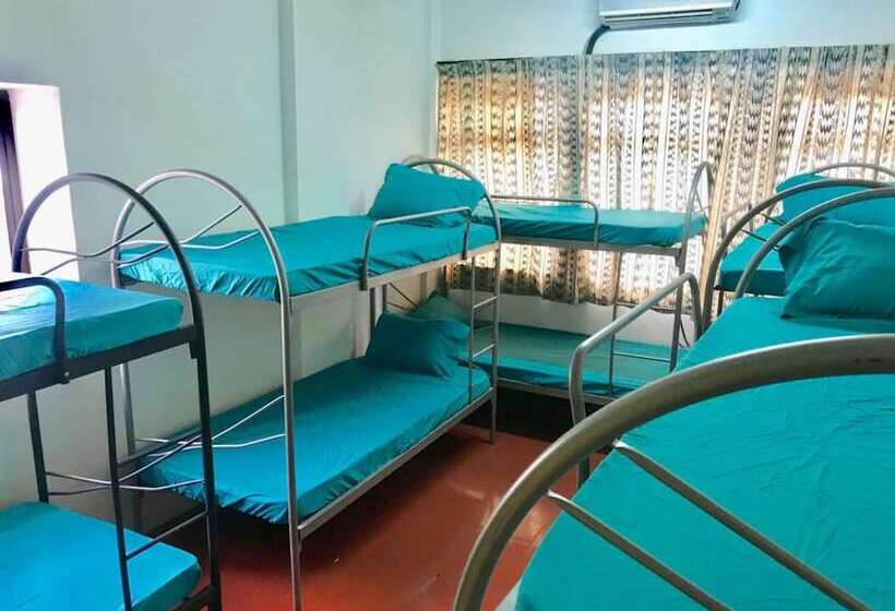 B&l Islanders Inn   Hostel