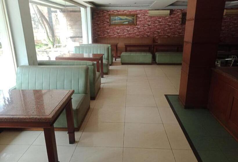 בית מלון כפרי Syariah Taman Cibinong 2 By Fph