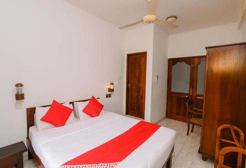 ホテル Oyo 373 Grand Kandy Villa
