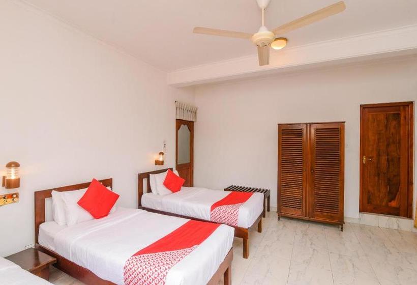 ホテル Oyo 373 Grand Kandy Villa