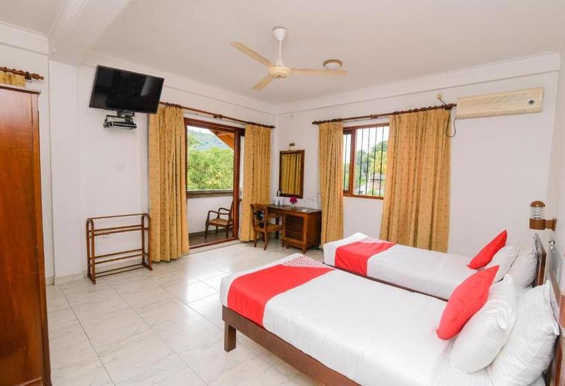 ホテル Oyo 373 Grand Kandy Villa