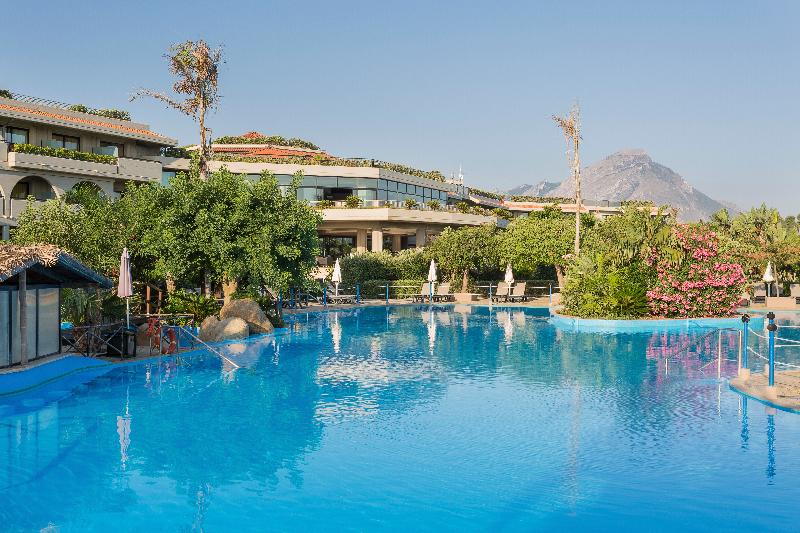 בית מלון כפרי The Signature Level at Grand Palladium Sicilia Resort & Spa