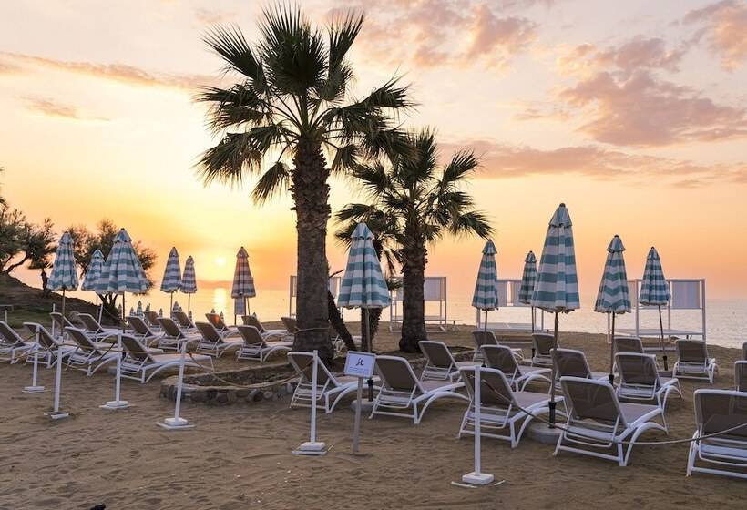 בית מלון כפרי The Signature Level at Grand Palladium Sicilia Resort & Spa