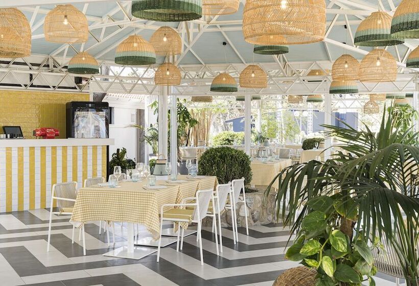 בית מלון כפרי The Signature Level at Grand Palladium Sicilia Resort & Spa