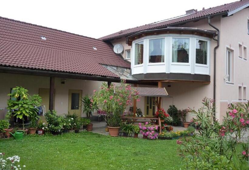 ペンション Gertis Blumenhof Privatzimmer, Ferienwohnung