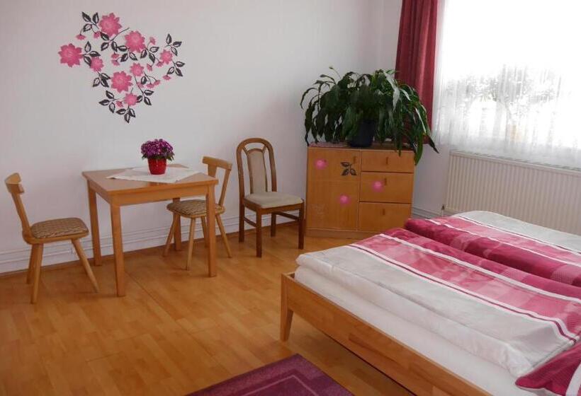 ペンション Gertis Blumenhof Privatzimmer, Ferienwohnung