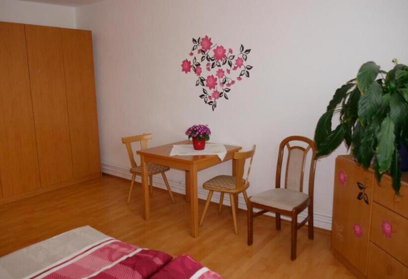 פנסיון Gertis Blumenhof Privatzimmer, Ferienwohnung