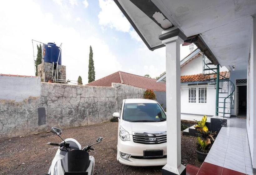 Пансион Reddoorz Syariah Near Rsud Cimacan