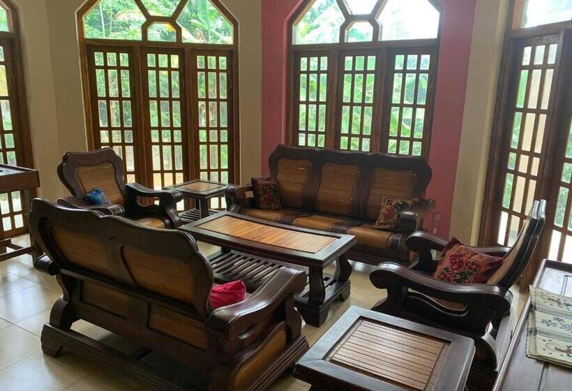 Пансион The Golden Residence