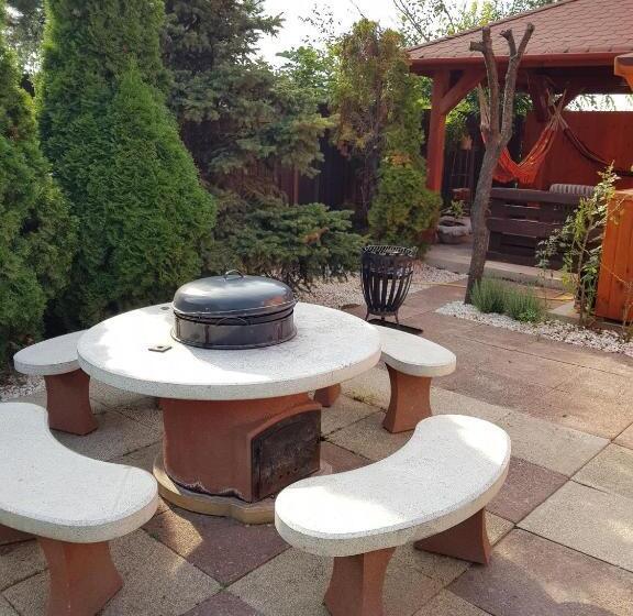 Airport16 Bed And Breakfast