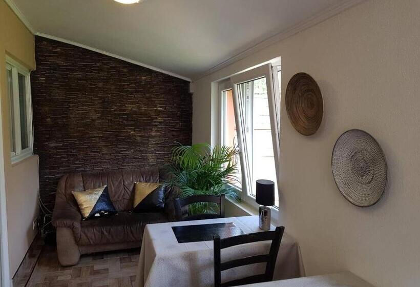 Airport16 Bed And Breakfast