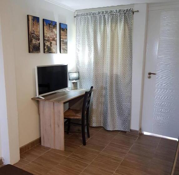 Airport16 Bed And Breakfast