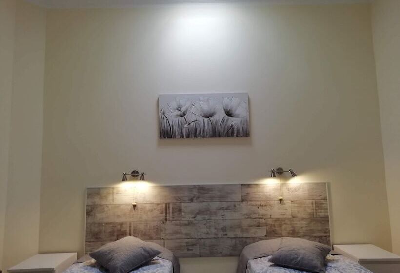 호스텔 Urban Rooms San Roque With Solarium