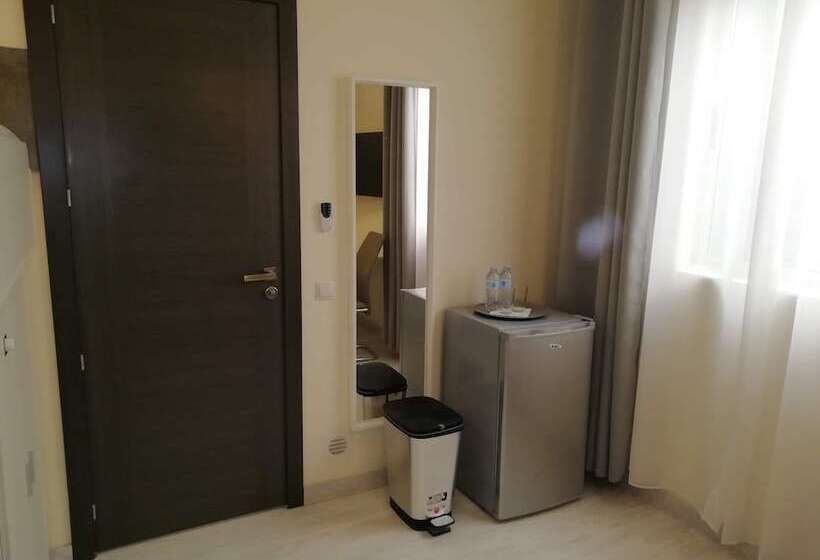 호스텔 Urban Rooms San Roque With Solarium