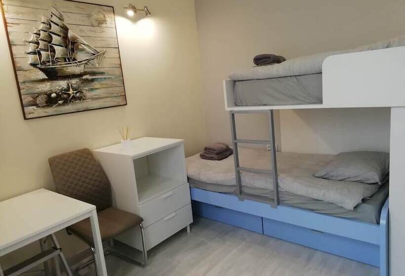 호스텔 Urban Rooms San Roque With Solarium