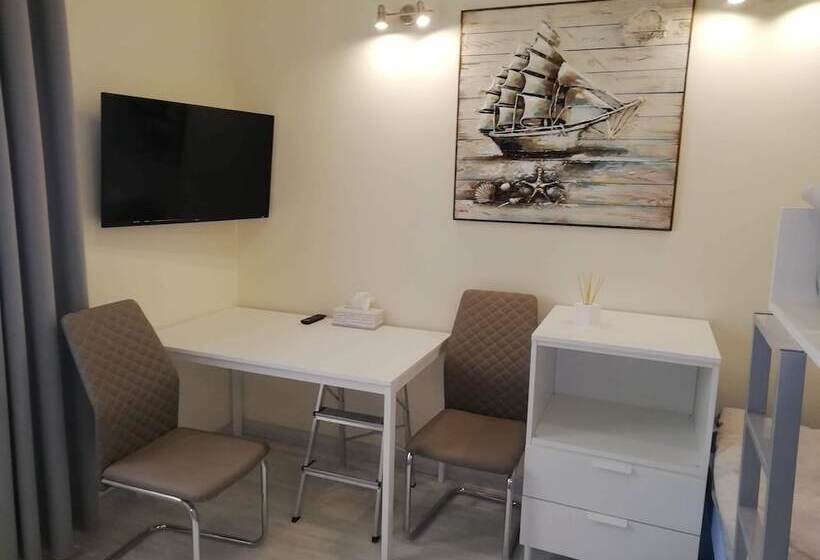 호스텔 Urban Rooms San Roque With Solarium