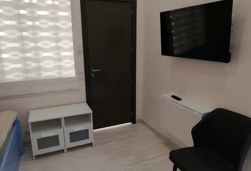 호스텔 Urban Rooms San Roque With Solarium