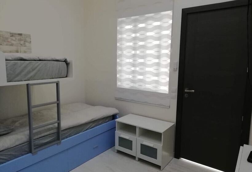 호스텔 Urban Rooms San Roque With Solarium