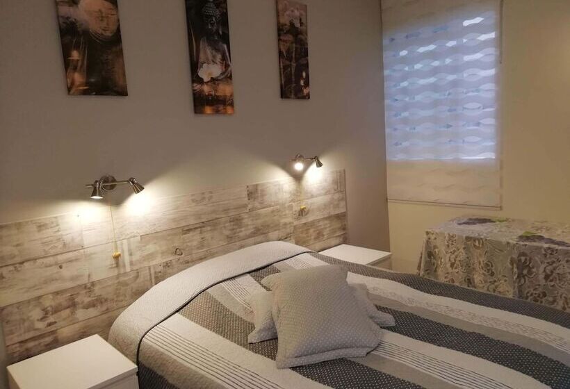 호스텔 Urban Rooms San Roque With Solarium