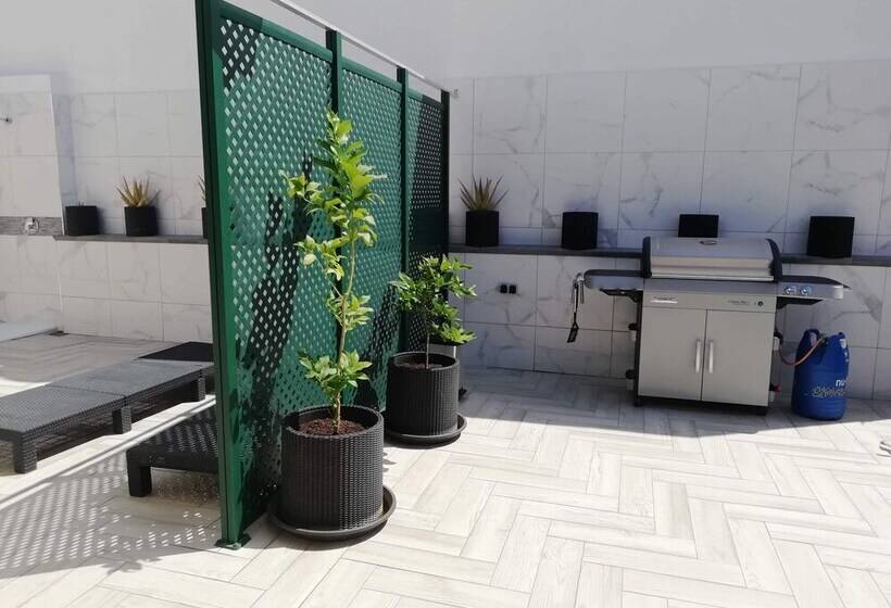 호스텔 Urban Rooms San Roque With Solarium