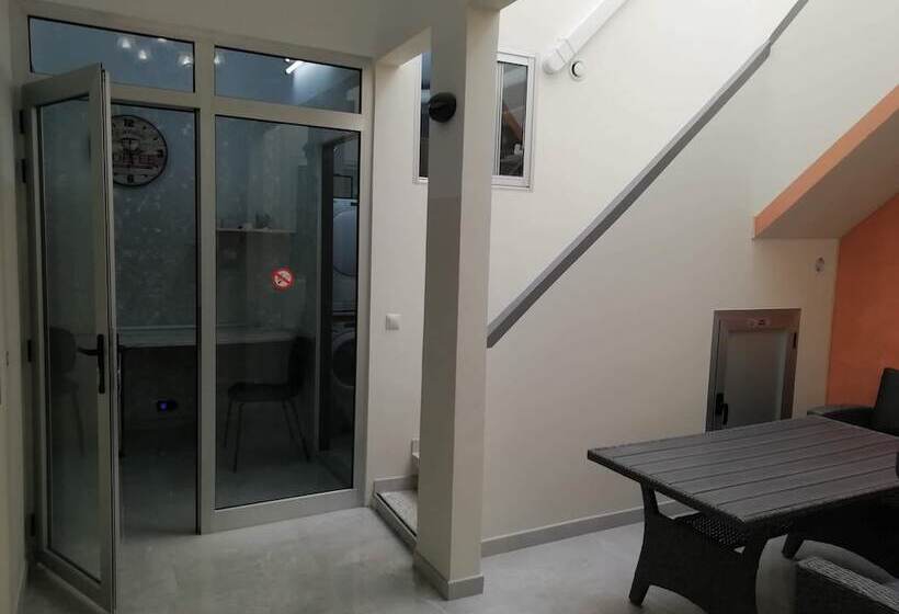 호스텔 Urban Rooms San Roque With Solarium