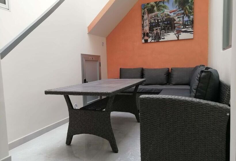 호스텔 Urban Rooms San Roque With Solarium