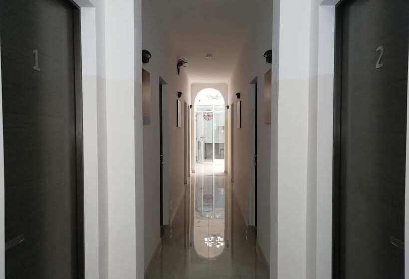 호스텔 Urban Rooms San Roque With Solarium