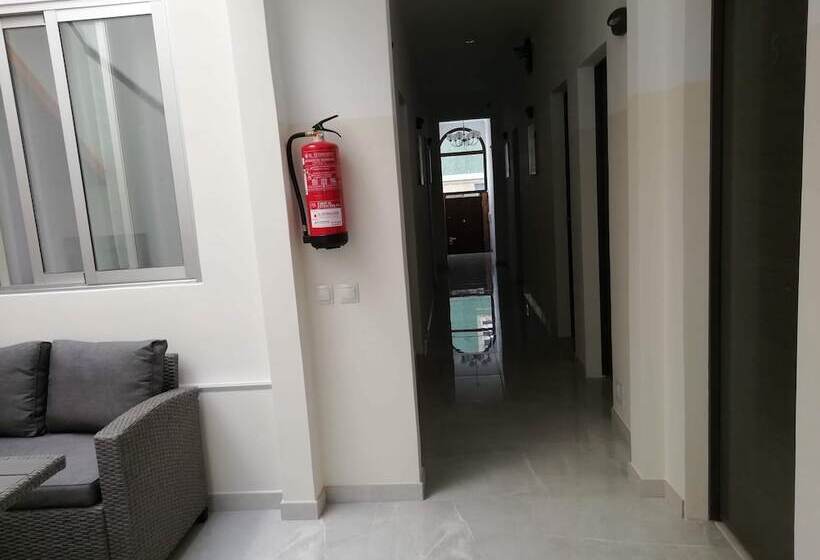 호스텔 Urban Rooms San Roque With Solarium