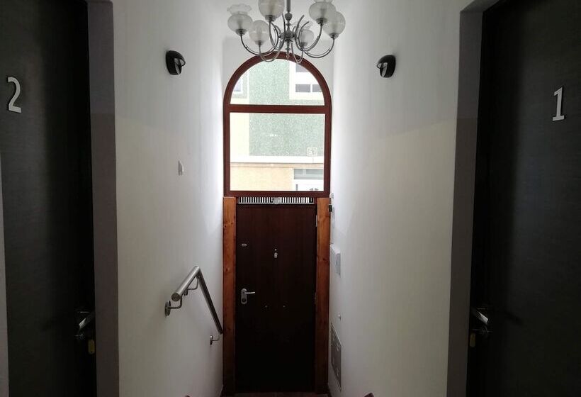 호스텔 Urban Rooms San Roque With Solarium