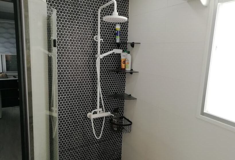 호스텔 Urban Rooms San Roque With Solarium