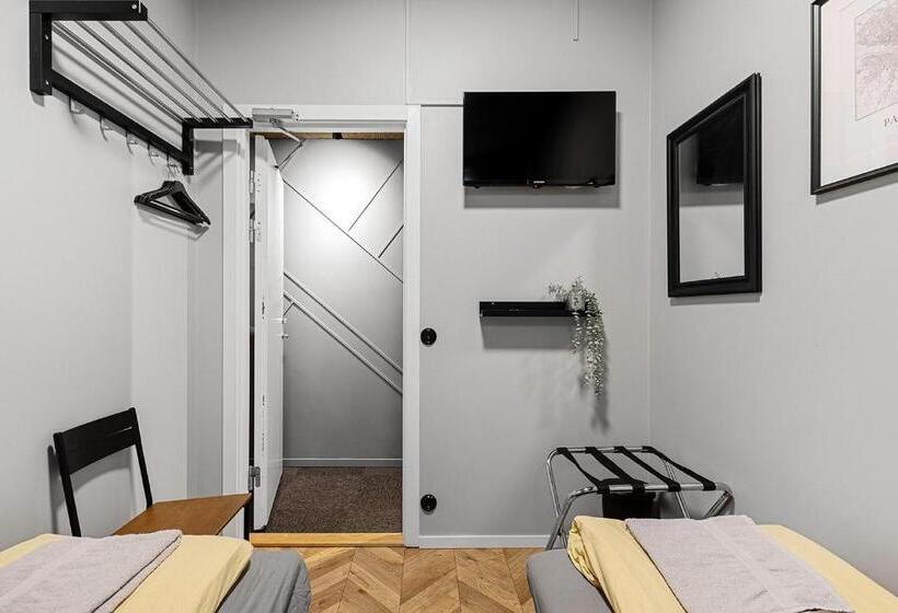 호스텔 Kallhällsbaden Strandhotell