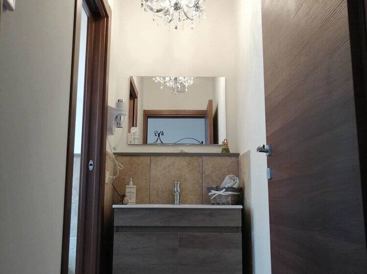 B&b Castello Di Cavaione