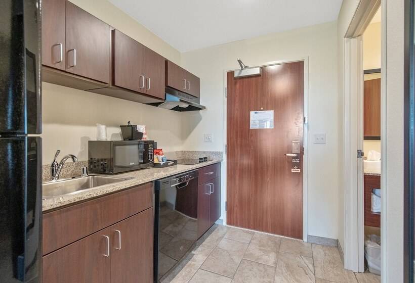 Cobblestone Hotel & Suites Austin