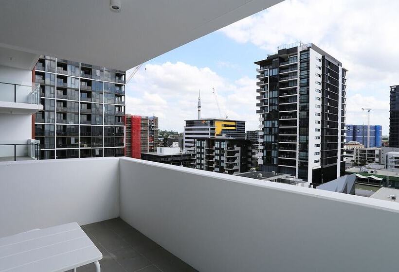 Hostrelax Residences On Merivale