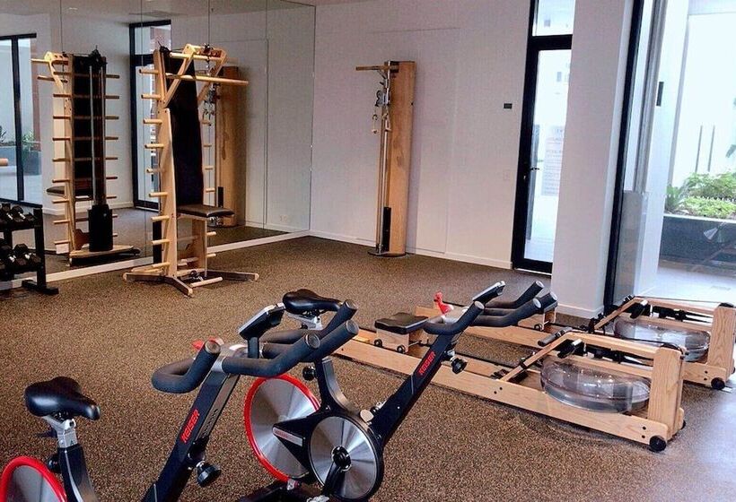 Hostrelax Residences On Merivale