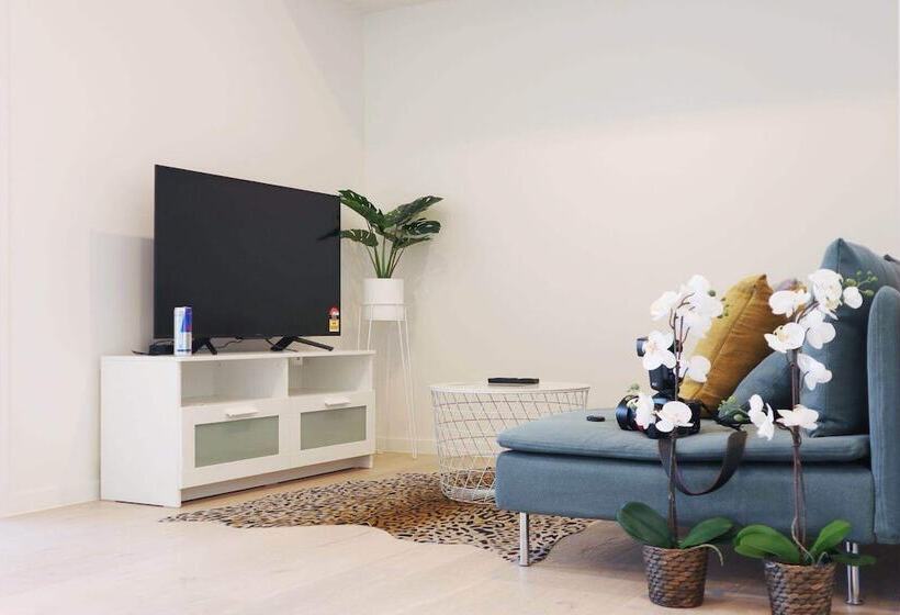 Hostrelax Residences On Merivale